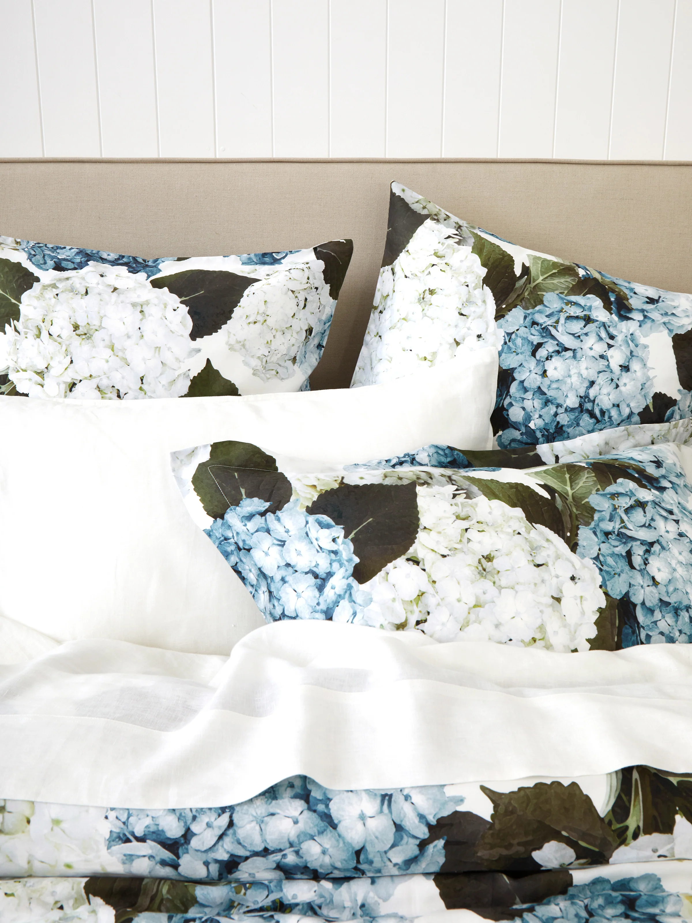 Beloved Hydrangea Duvet Cover Set - Image 2