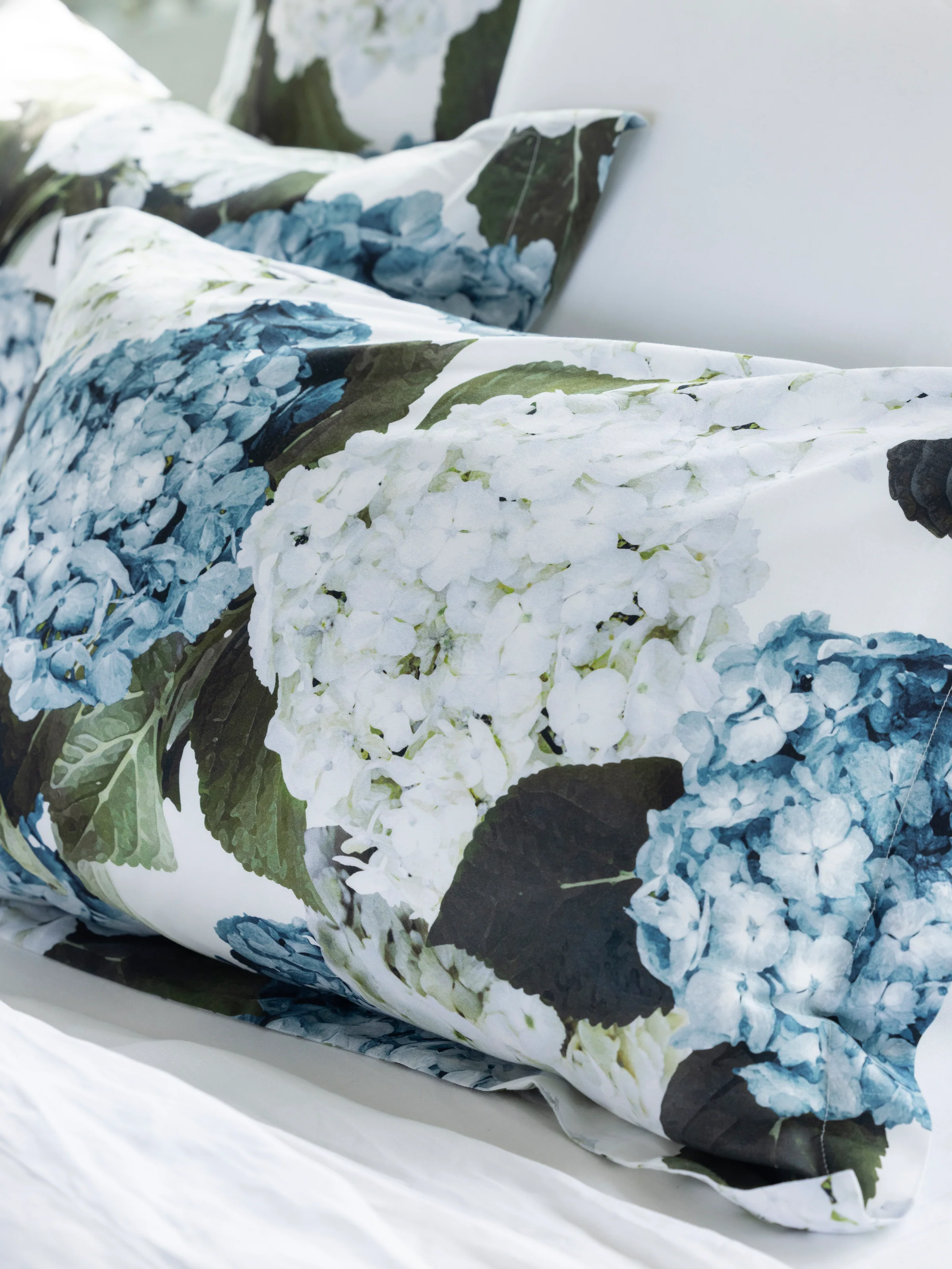 Beloved Hydrangea Oxford Pillowcase Set - Image 2