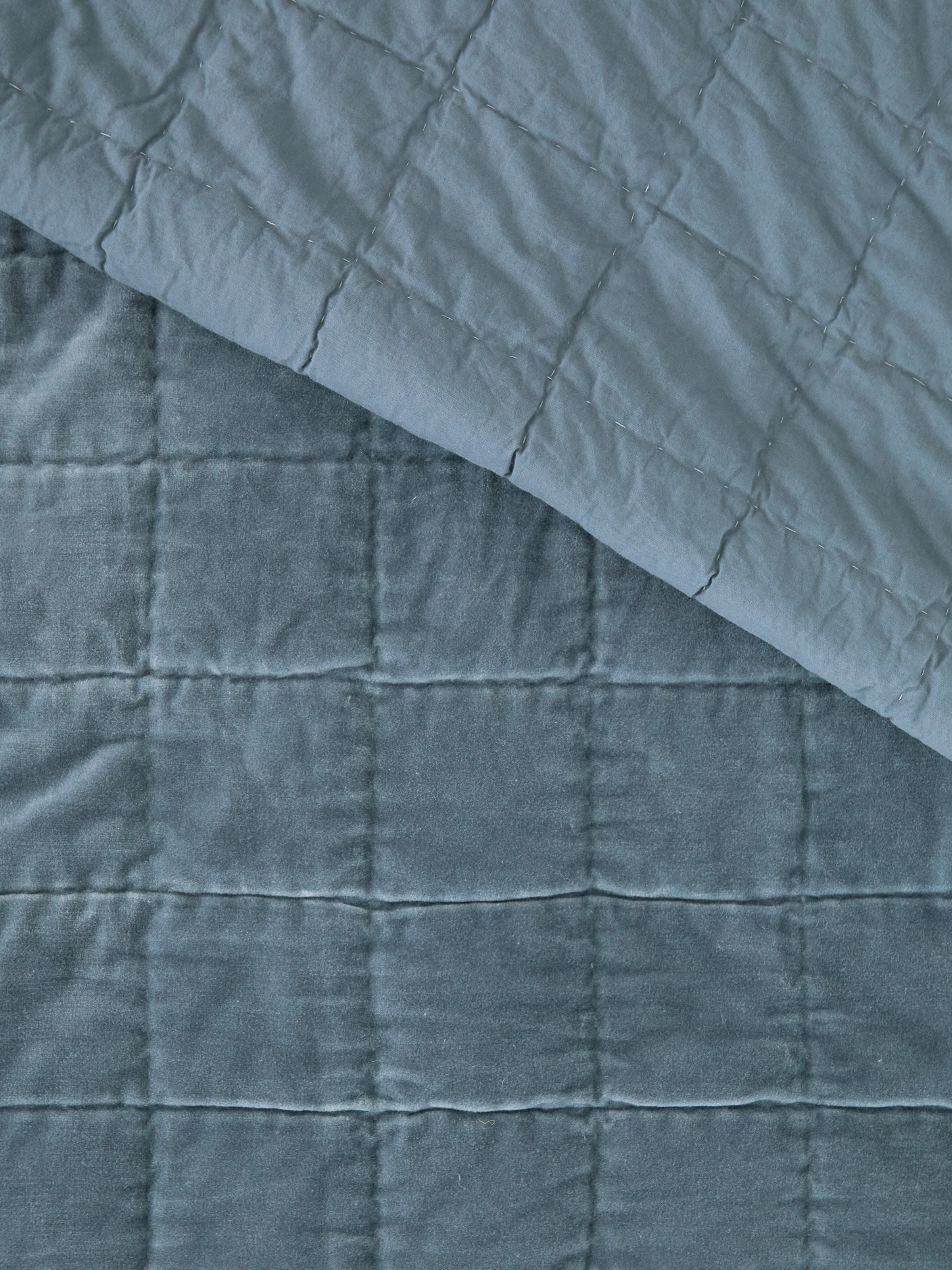 Belvedere Velvet Quilt in Haze - Image 4