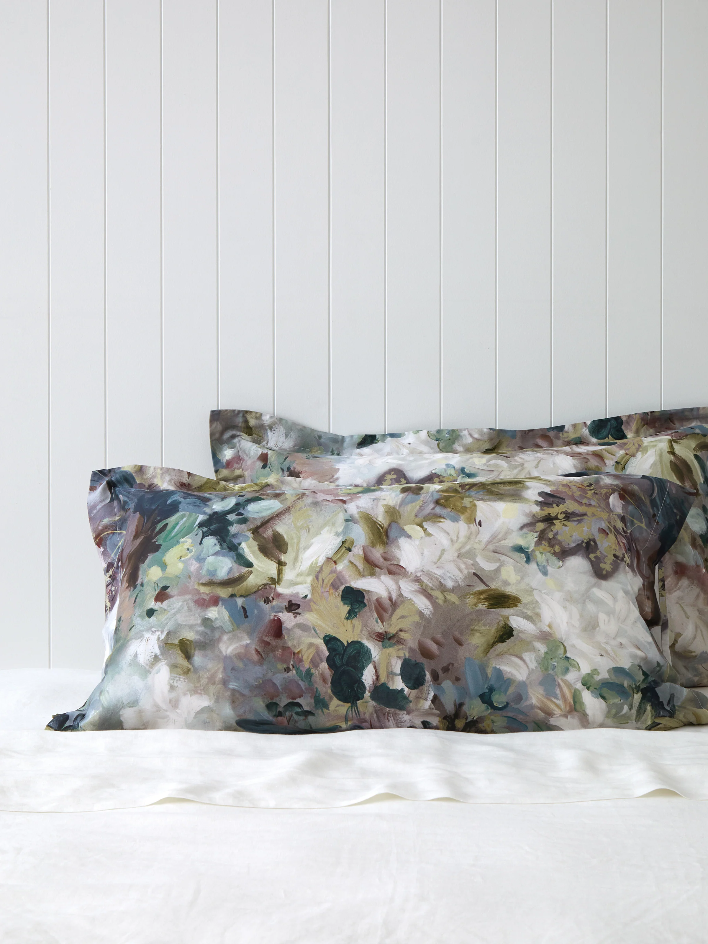 Botanic Wonder Lodge Pillowcase