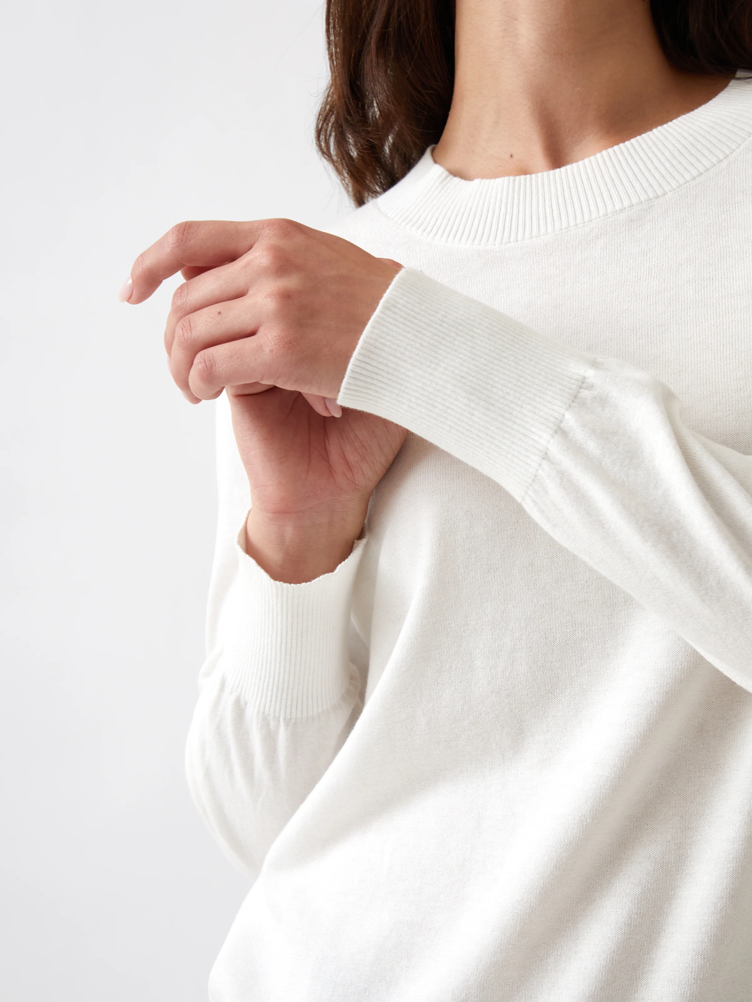 Cotton Cashmere Crew Jumper in Ivory - Image 2