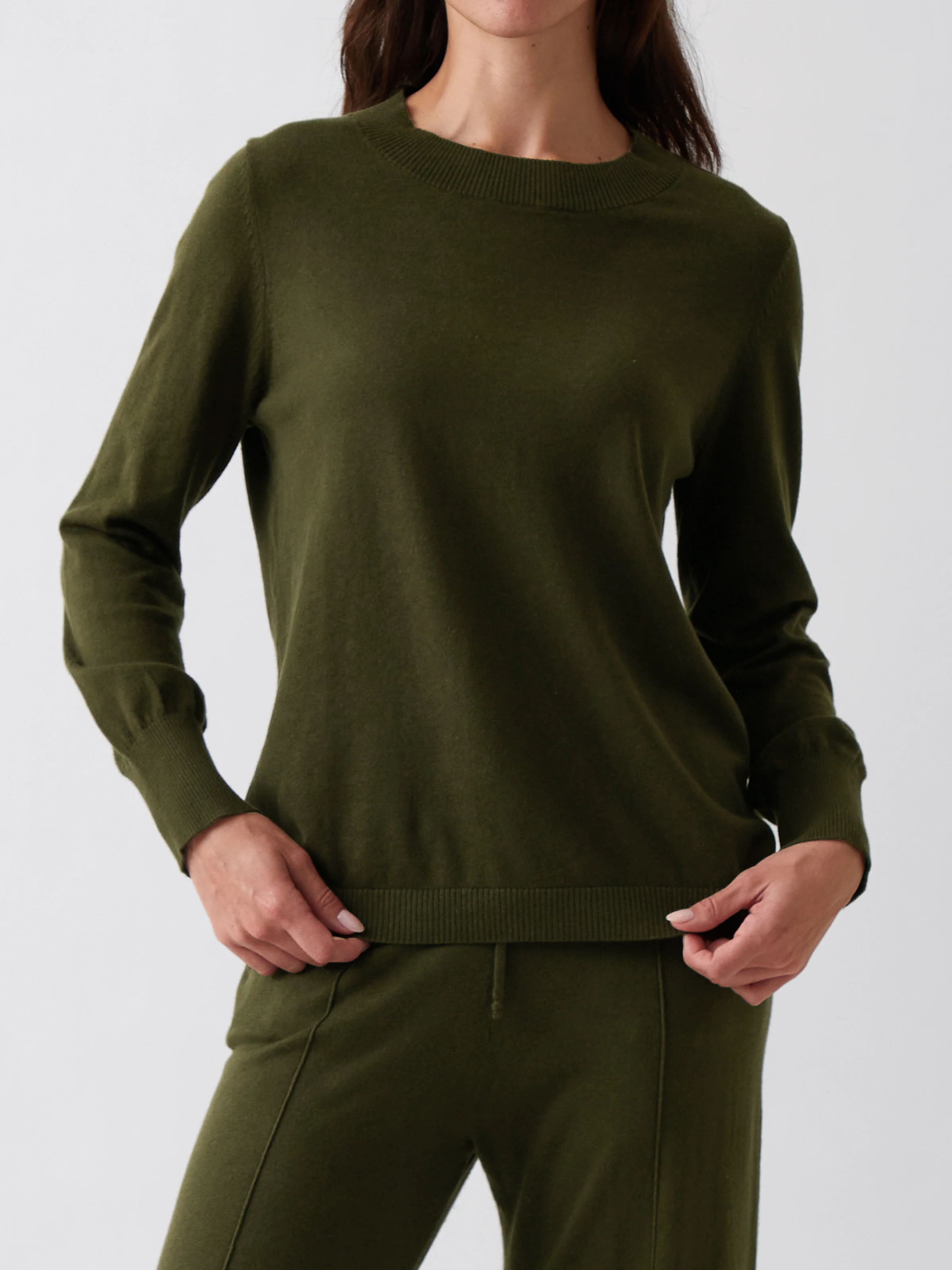 Cotton Cashmere Crew Jumper in Olive