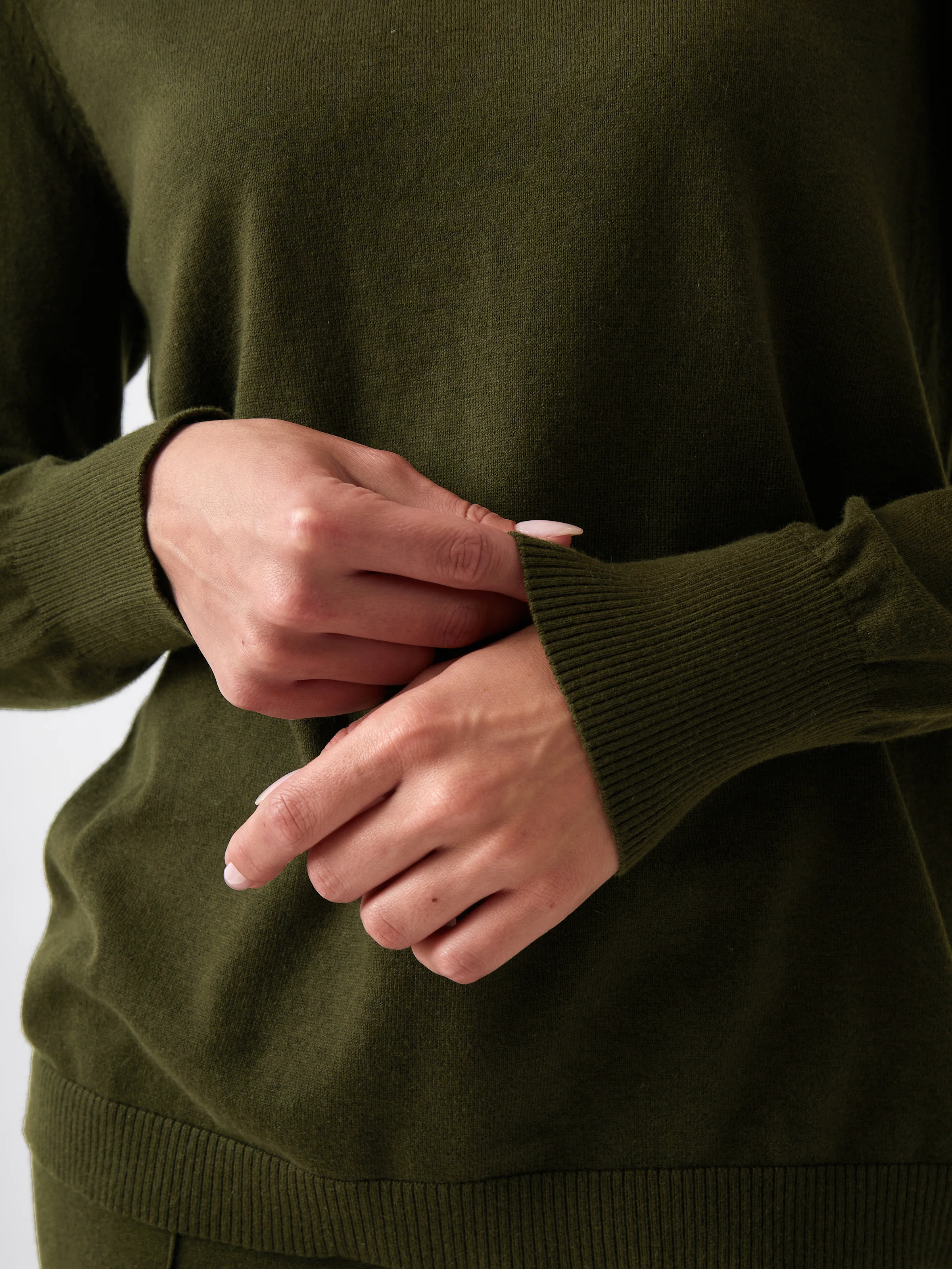 Cotton Cashmere Crew Jumper in Olive - Image 2