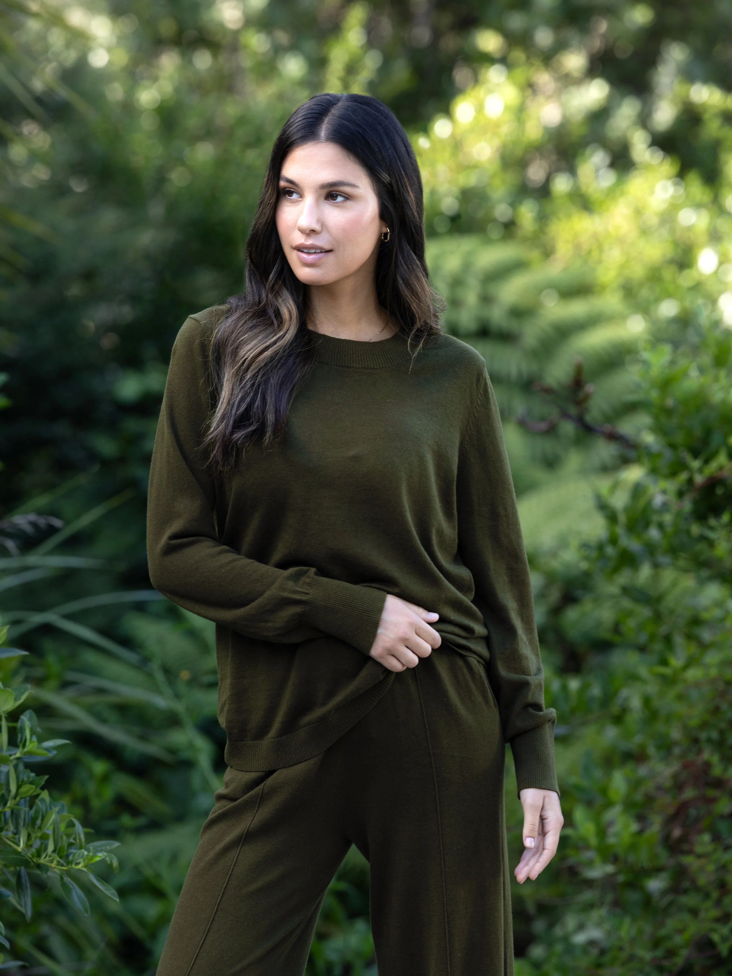 Cotton Cashmere Crew Jumper in Olive - Image 3
