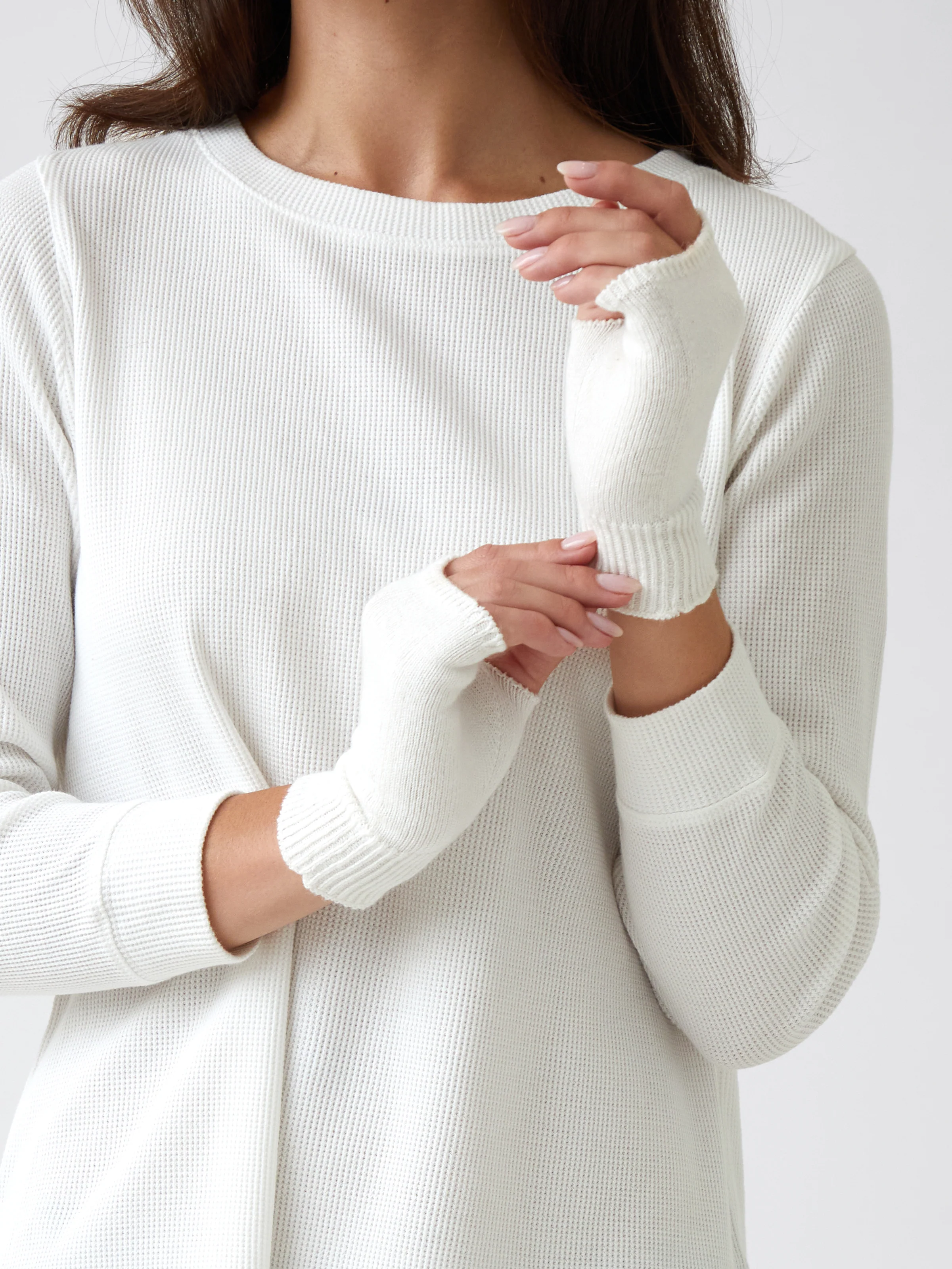 Cotton Cashmere Hand Warmers in Ivory - Image 2