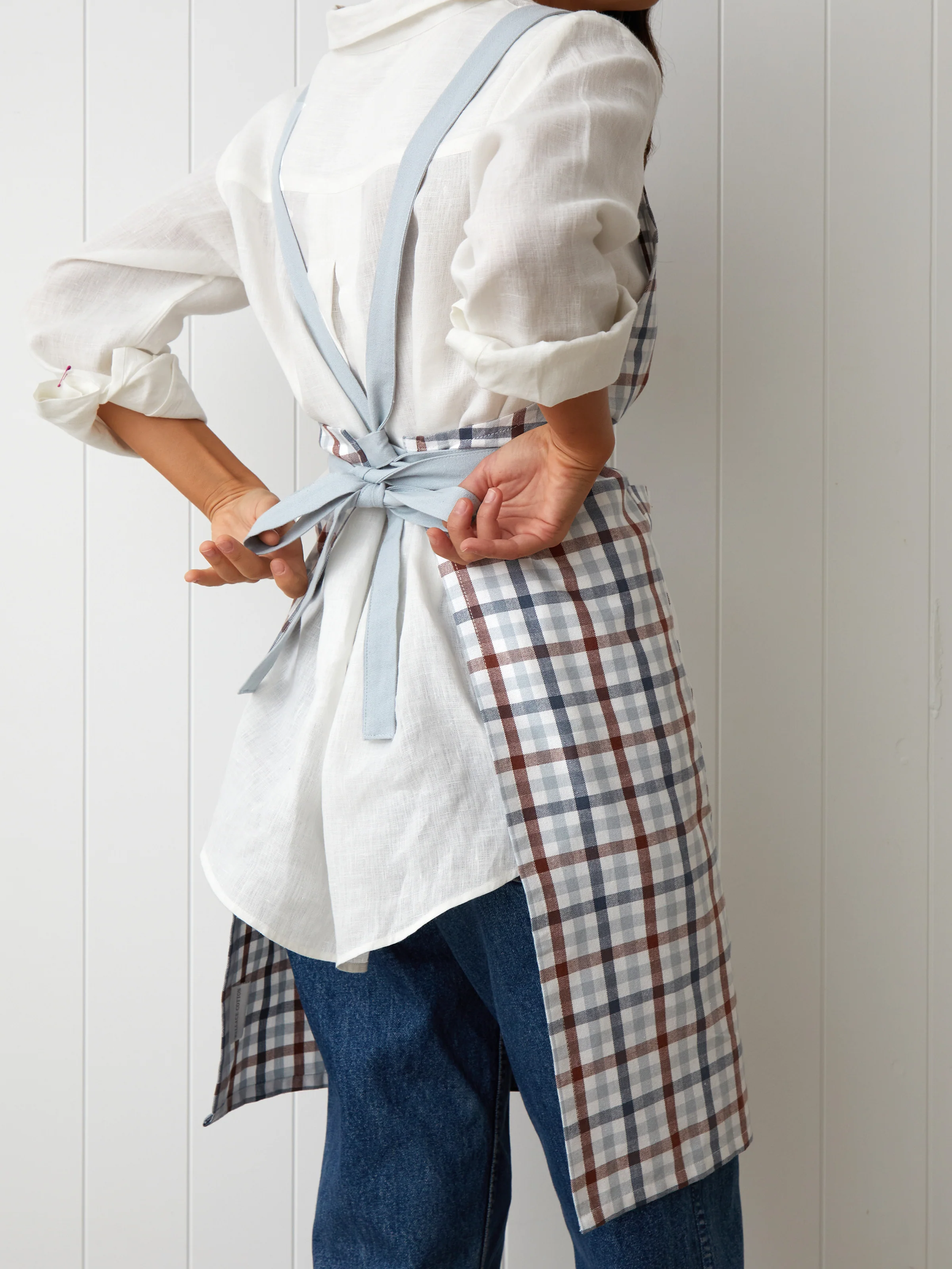 Home To Roost Crossover Apron - Image 4