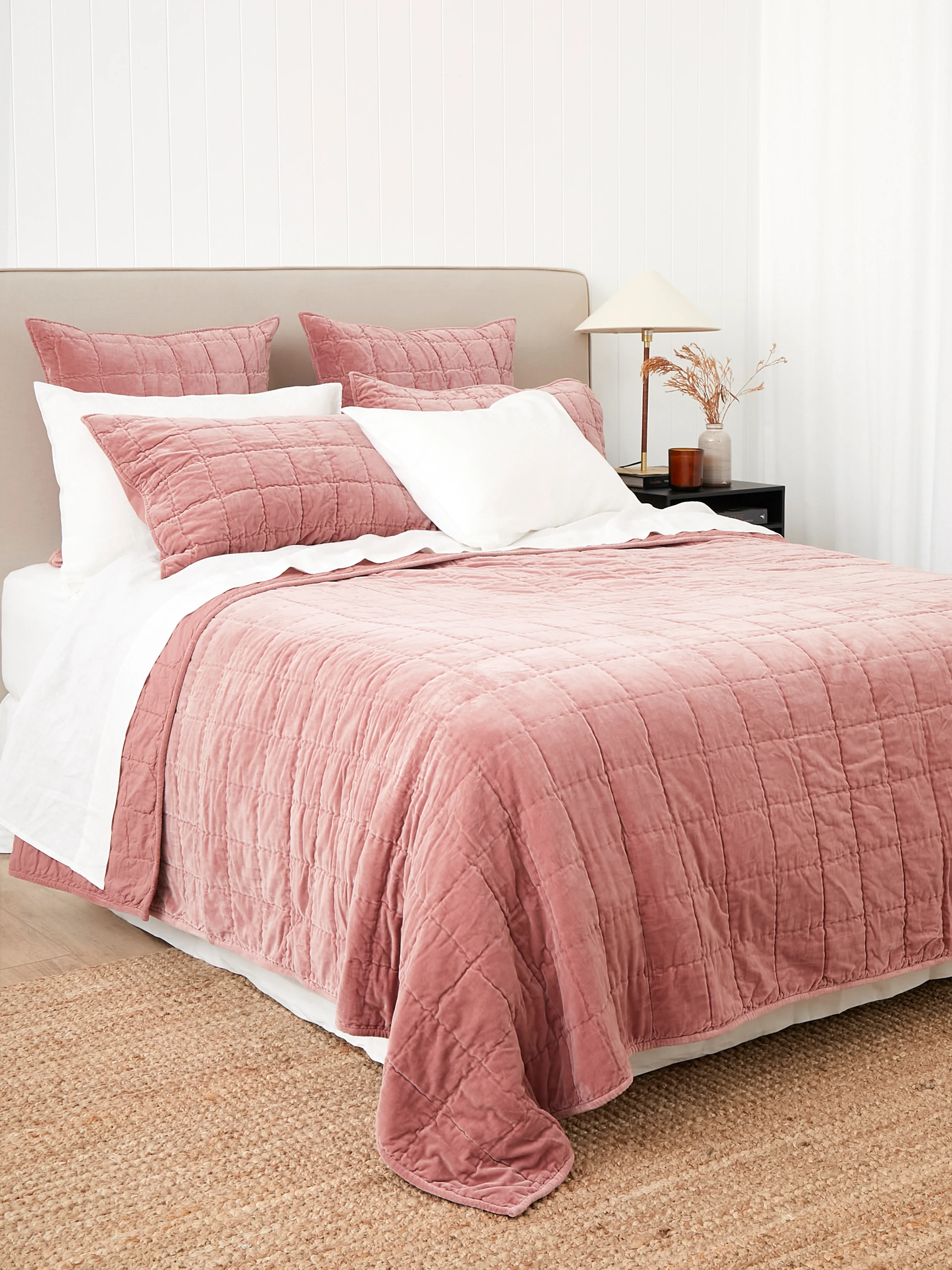 Maison Velvet Quilt in Rose - Image 3