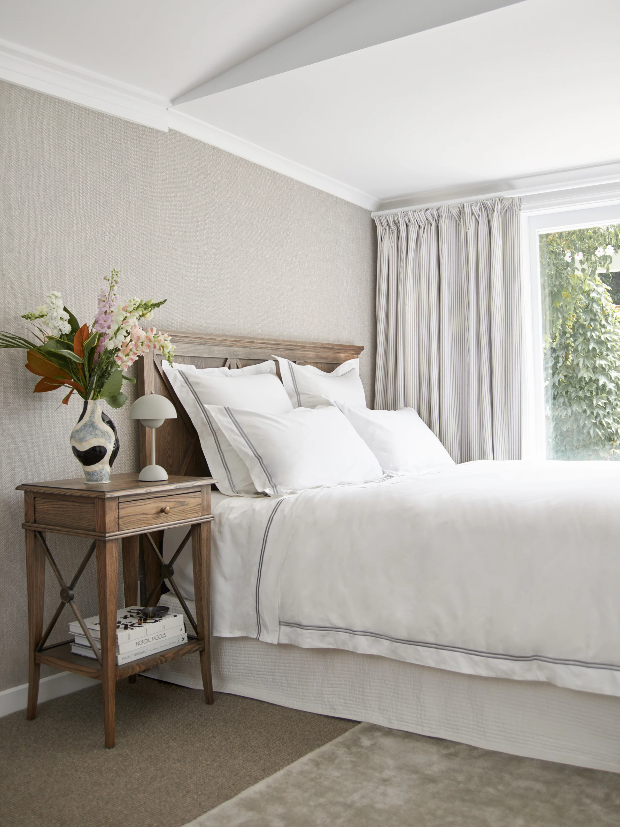 Monarch Duvet Cover Set in Grey White - Image 5