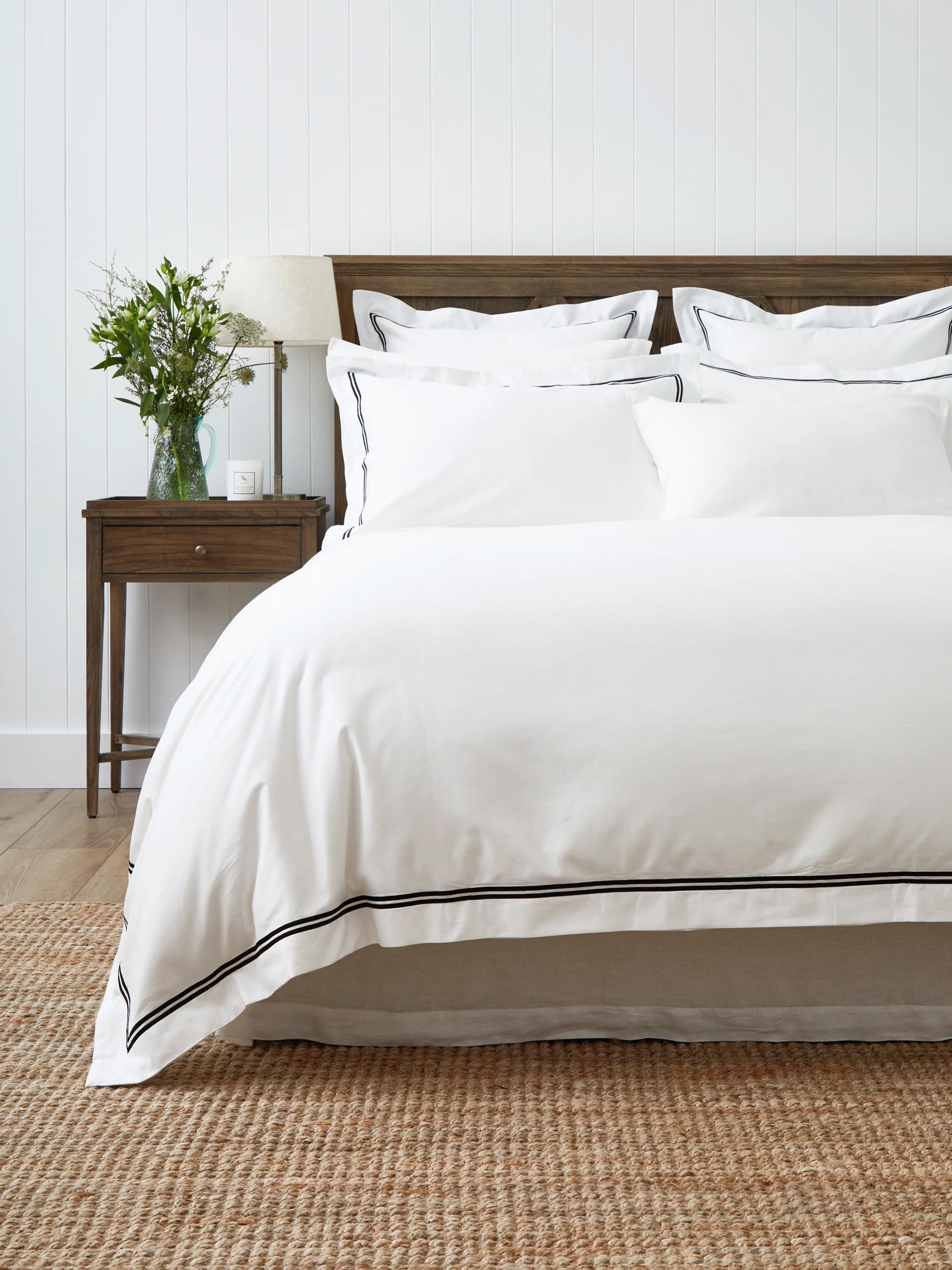 Monarch Long Duvet Cover Set in Black White