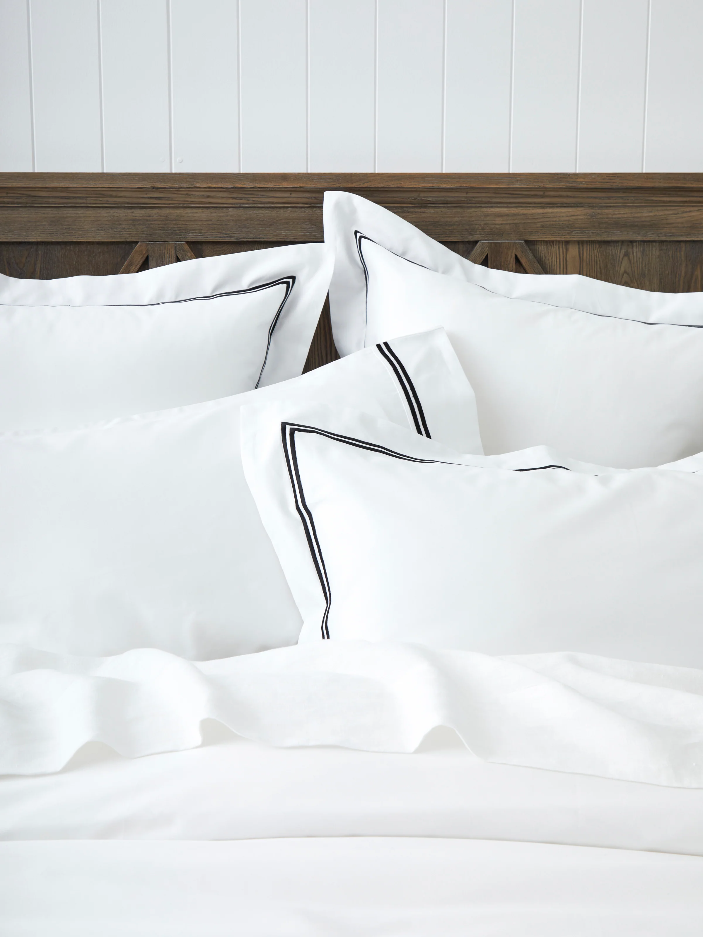 Monarch Long Duvet Cover Set in Black White - Image 2