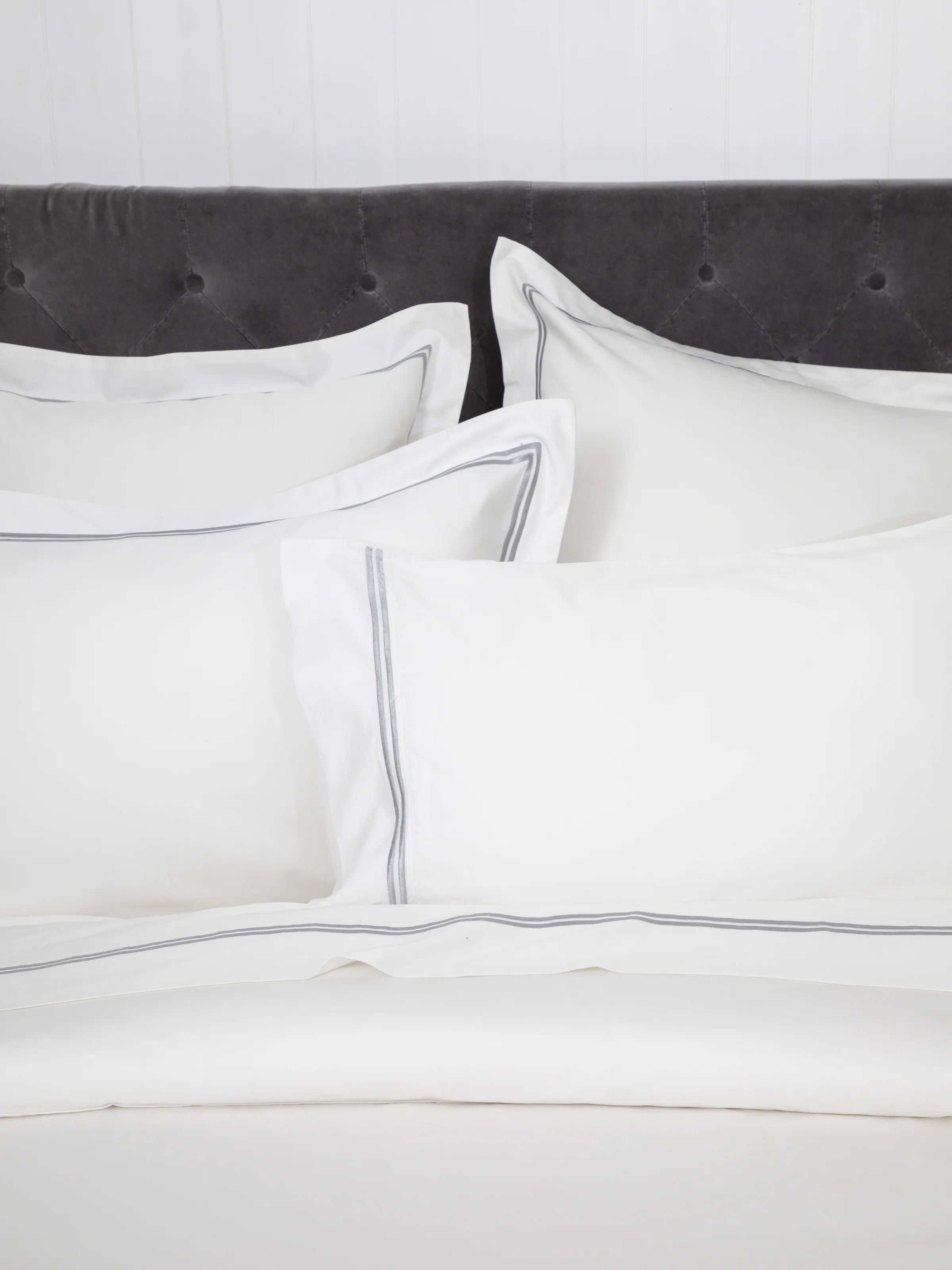 Monarch Long Duvet Cover Set in Grey White - Image 2