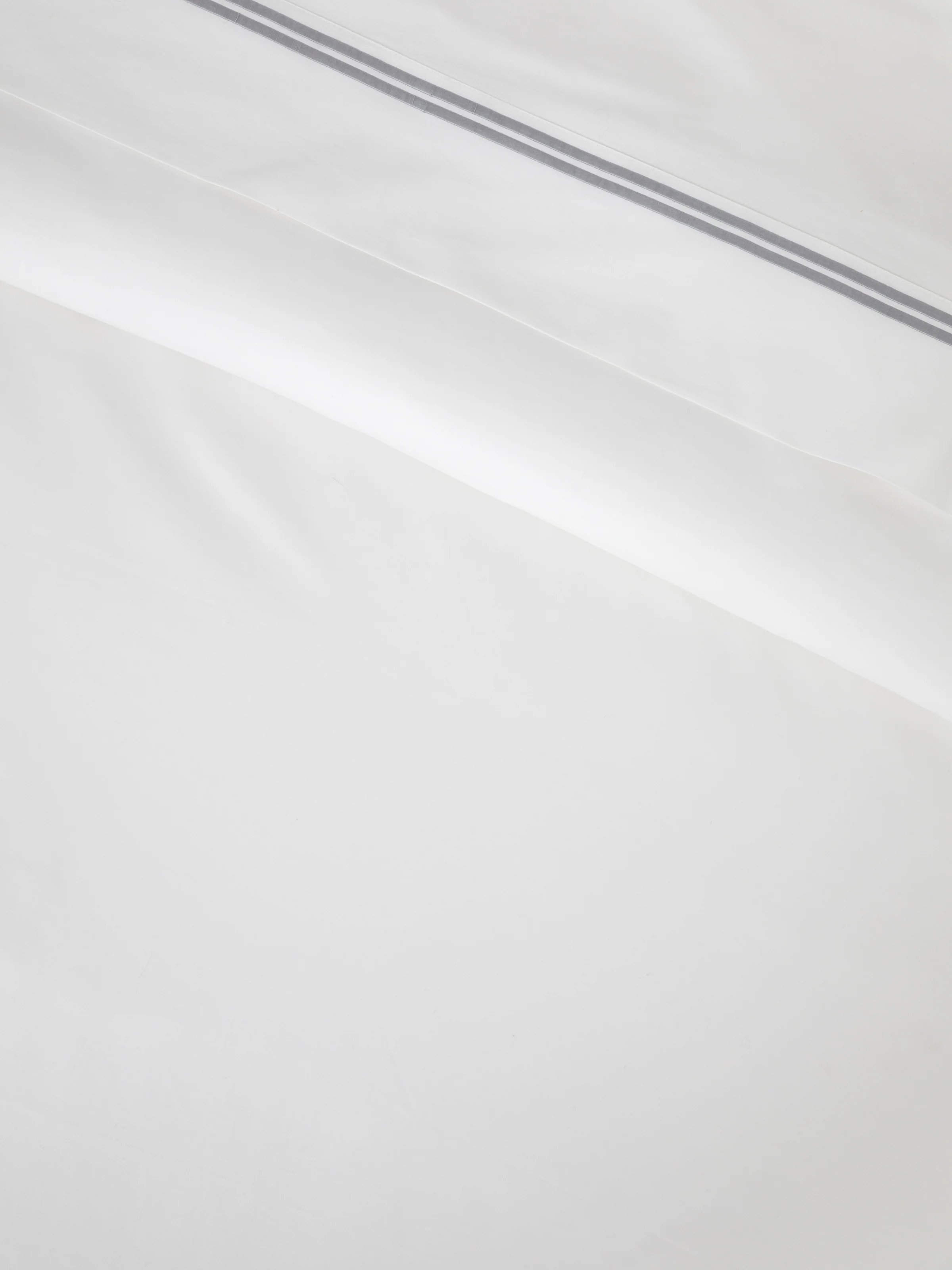 Monarch Long Duvet Cover Set in Grey White - Image 3