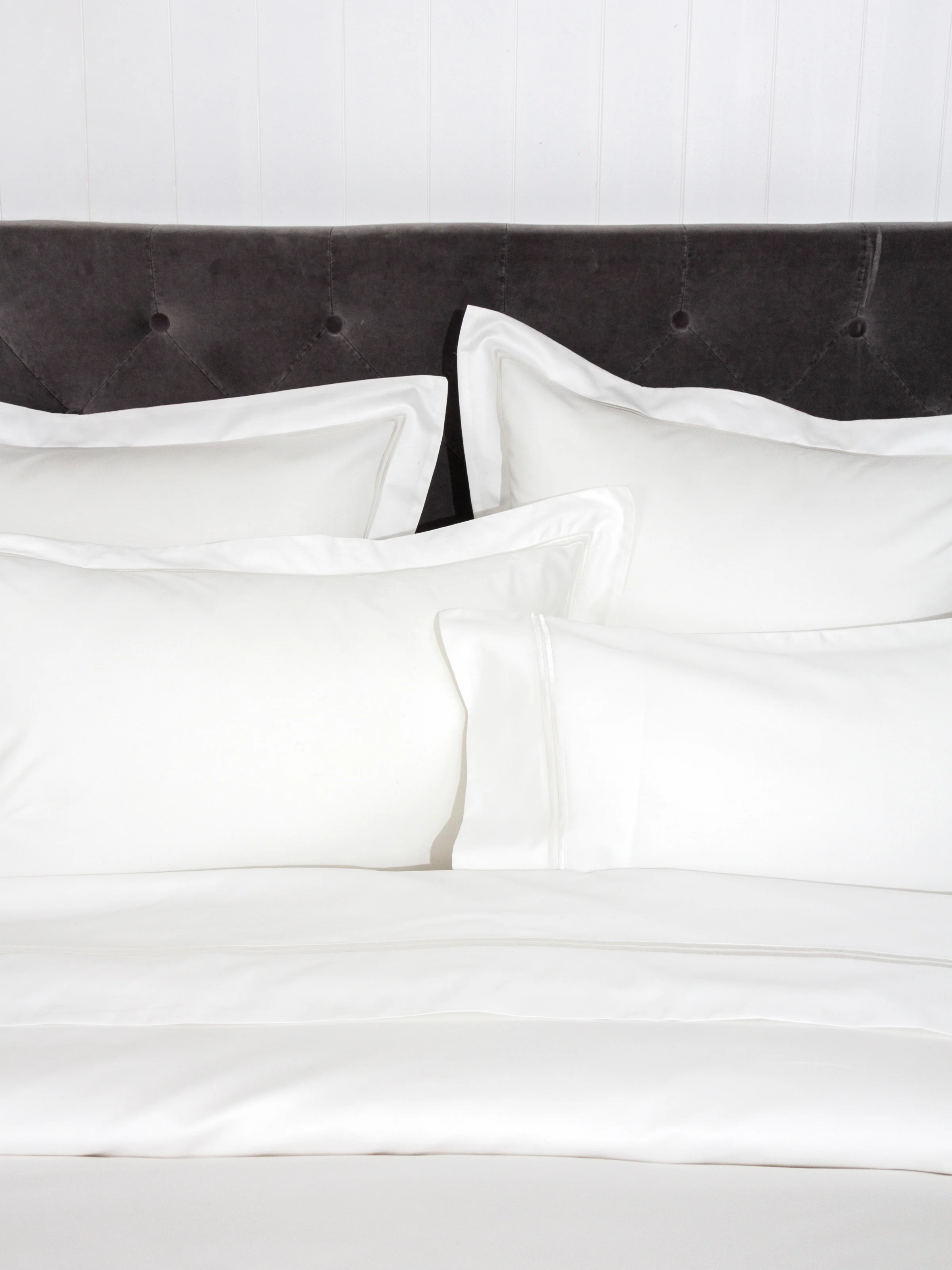 Monarch Long Duvet Cover Set in White White - Image 2