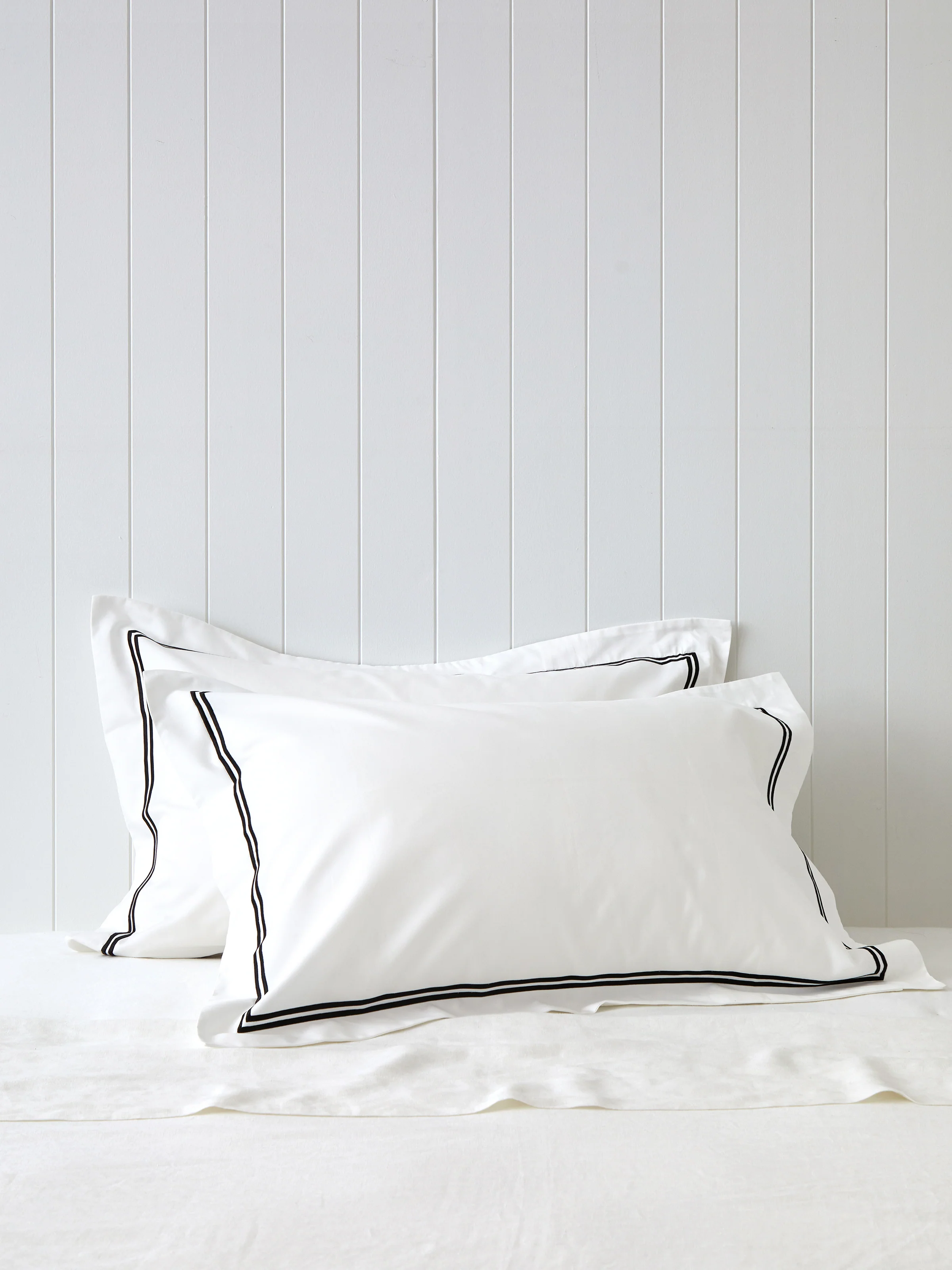 Monarch Oxford Pillowcase Set in Black White