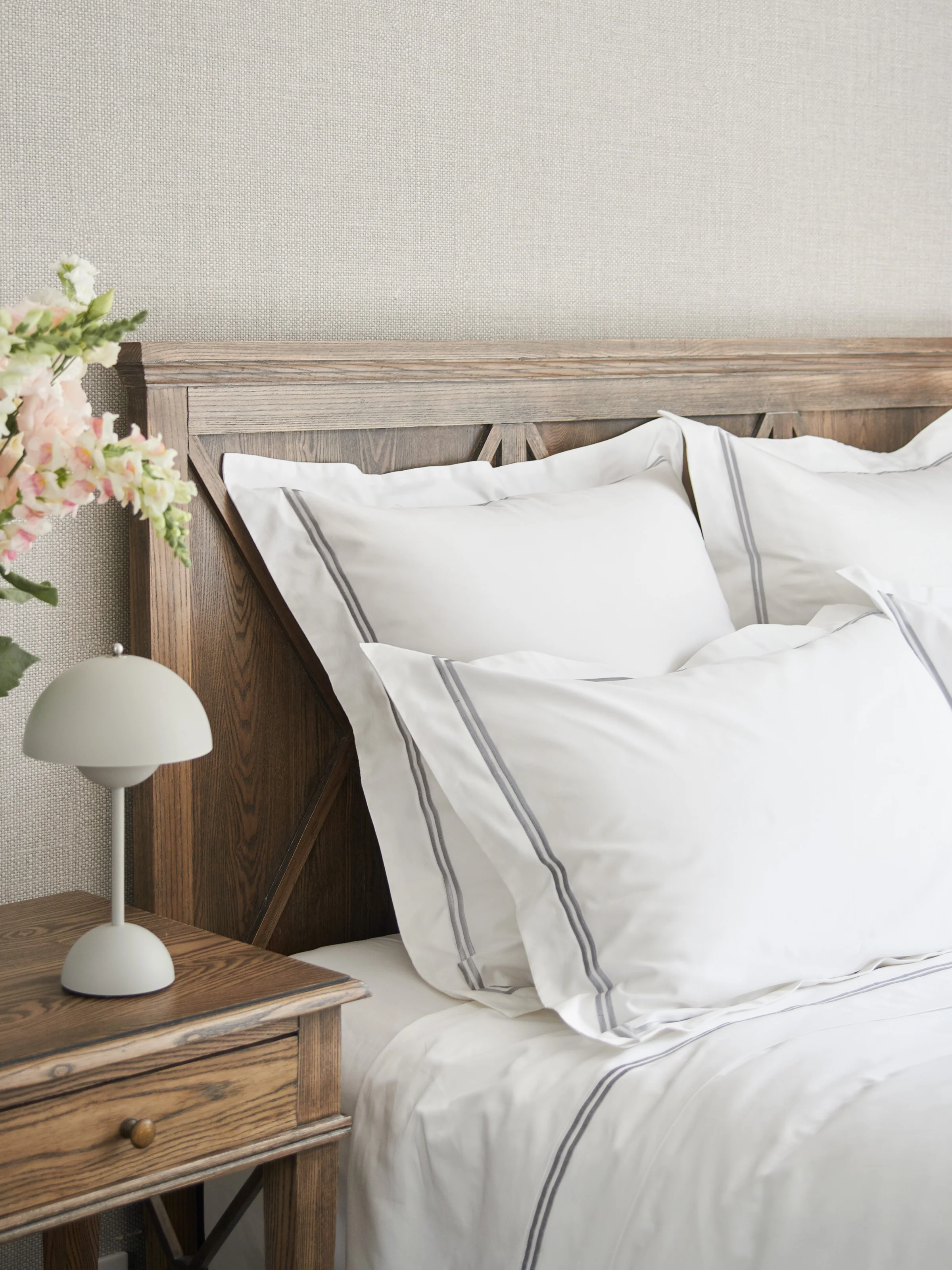 Monarch Oxford Pillowcase Set in Grey White - Image 2