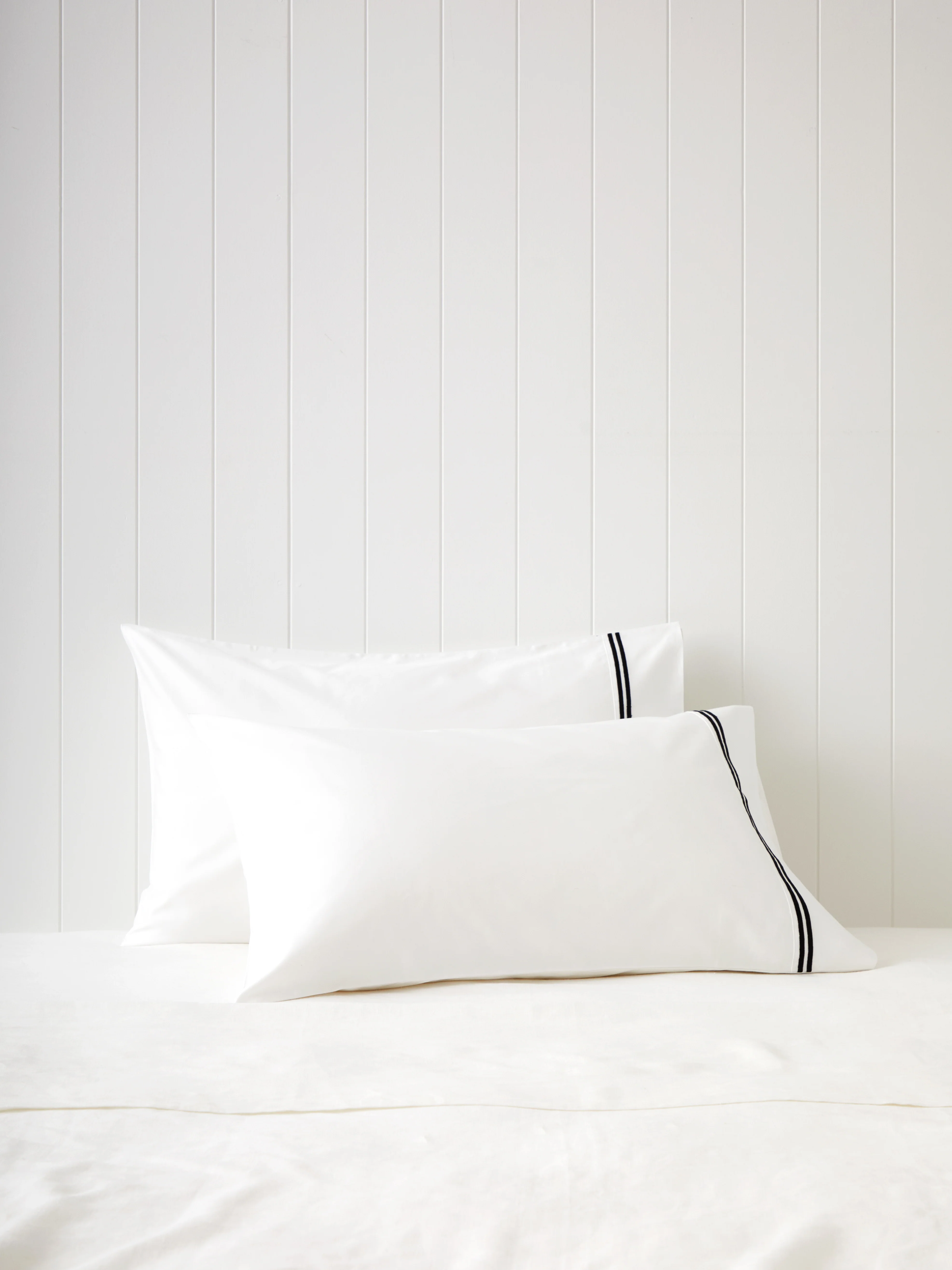 Monarch Standard Pillowcase Set in Black White