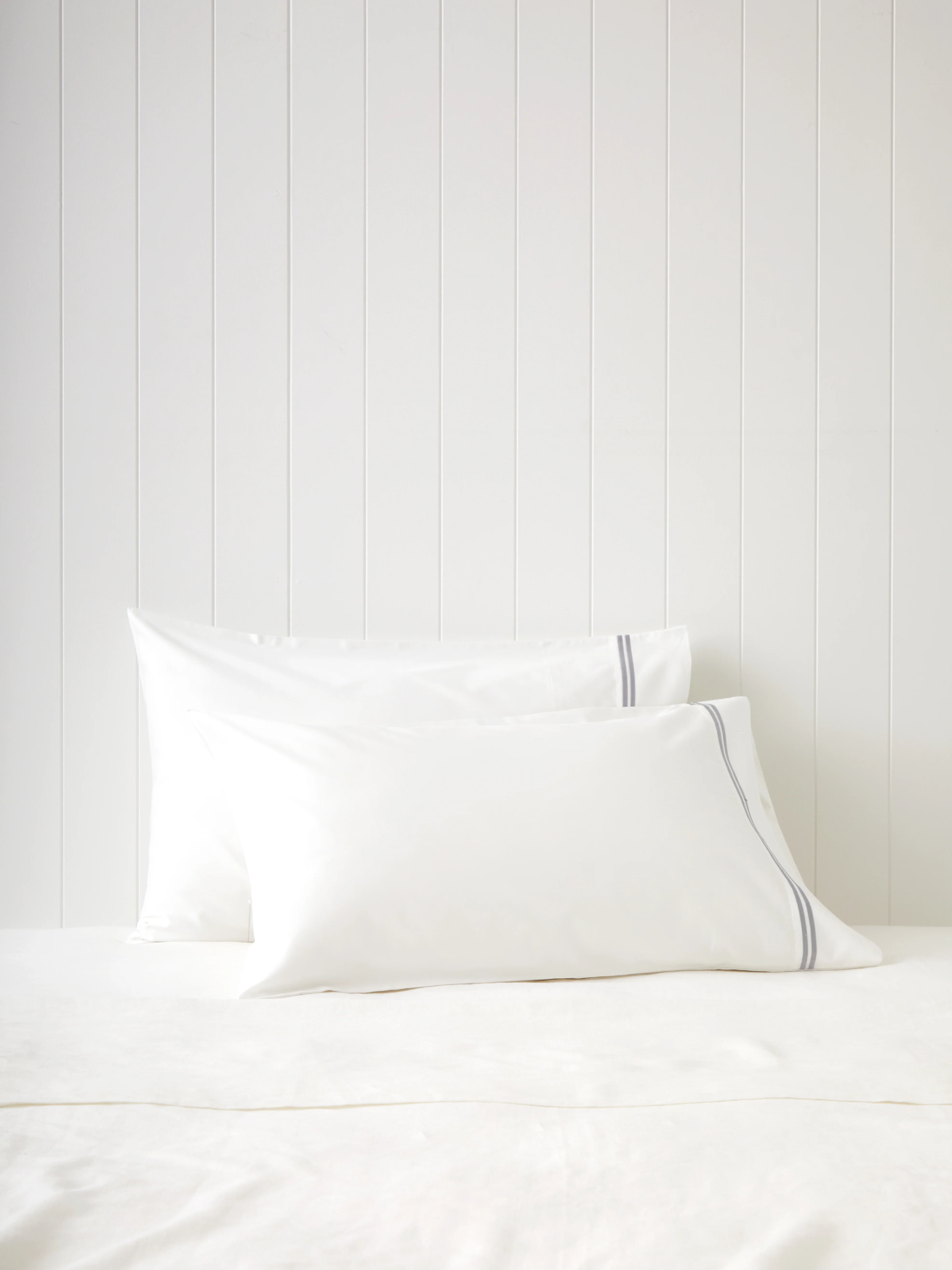 Monarch Standard Pillowcase Set in Grey White