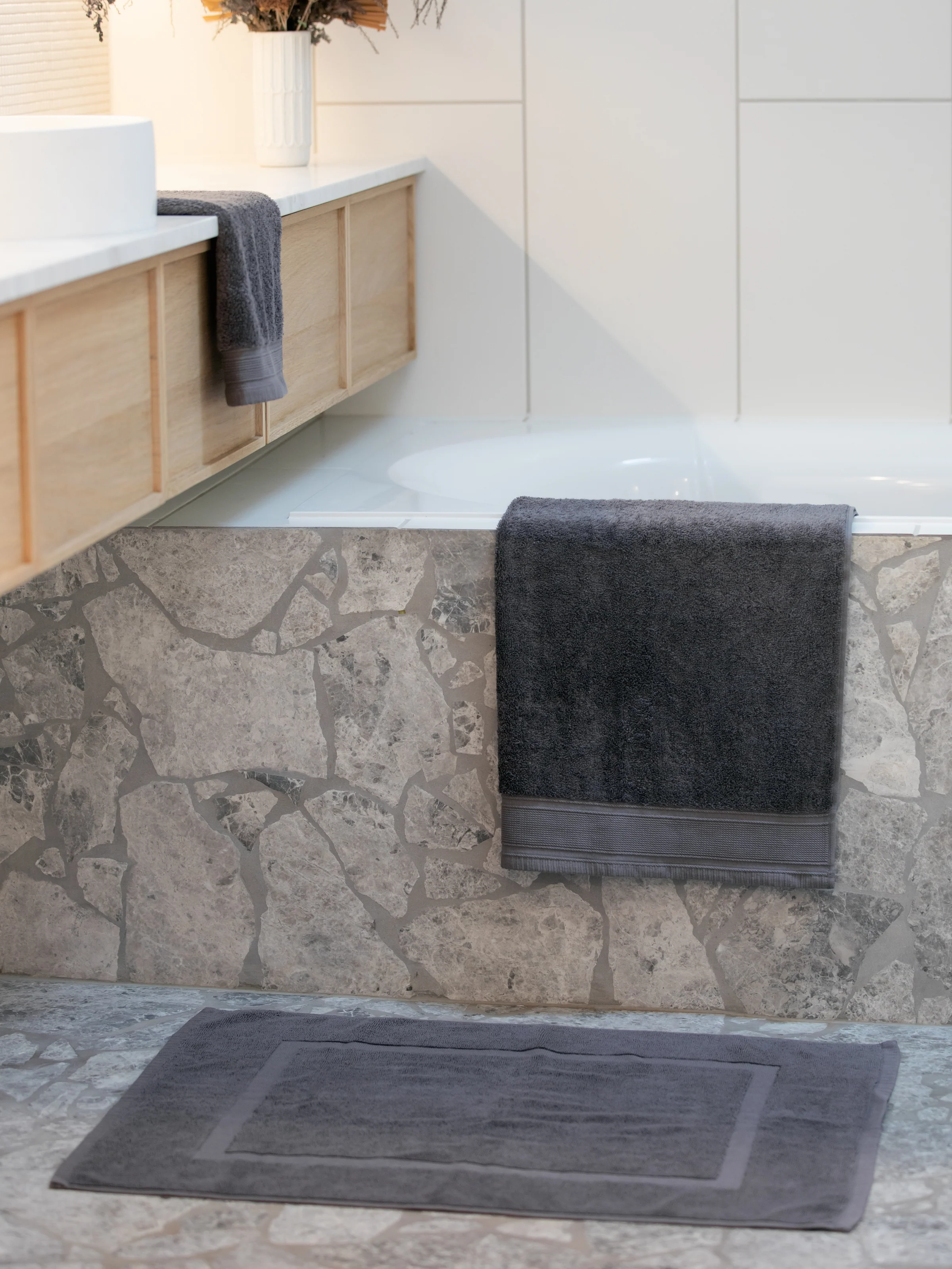 Oasis Bath Mat in Charcoal - Image 4