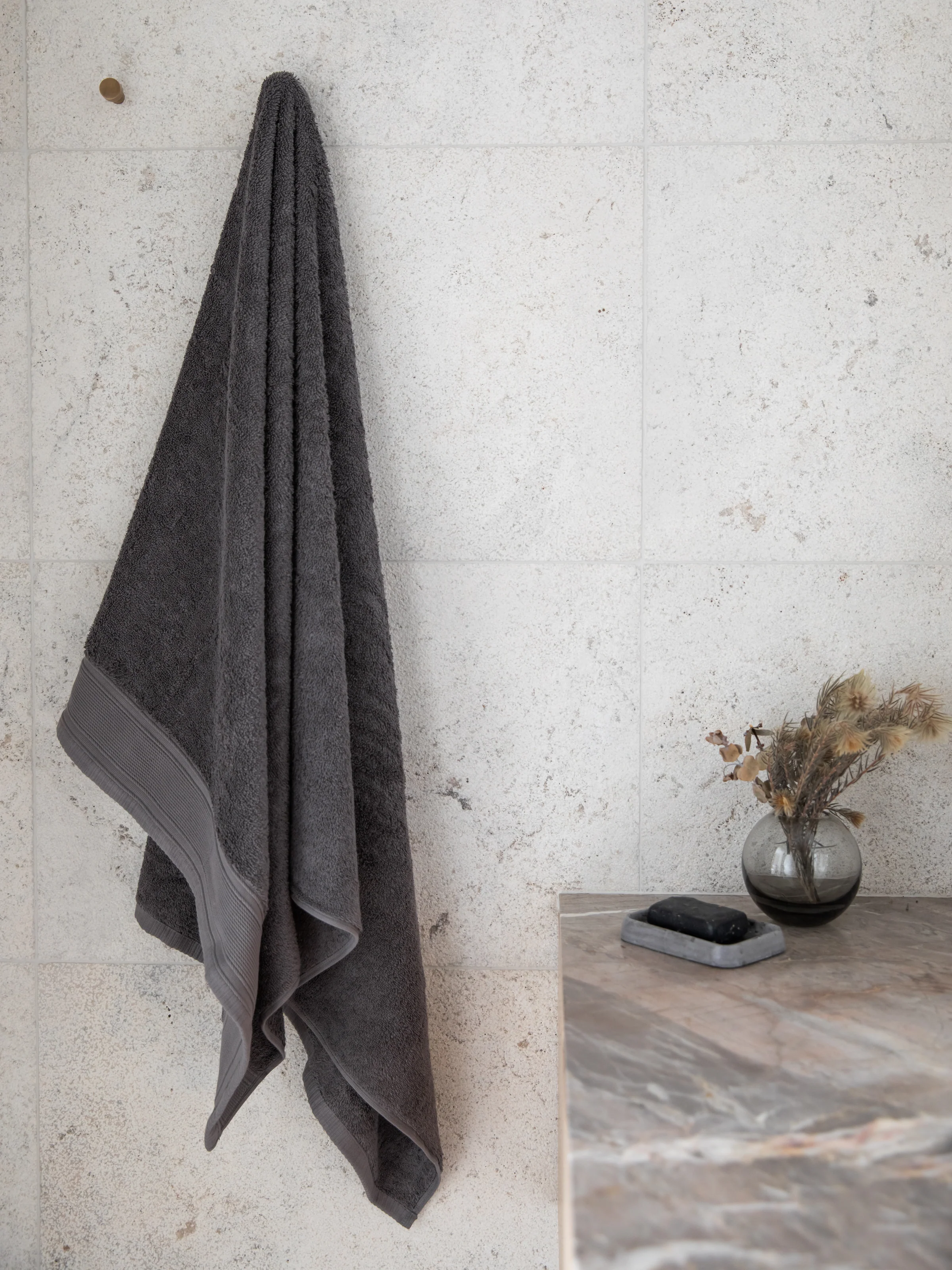 Oasis Bath Towel in Charcoal - Image 4