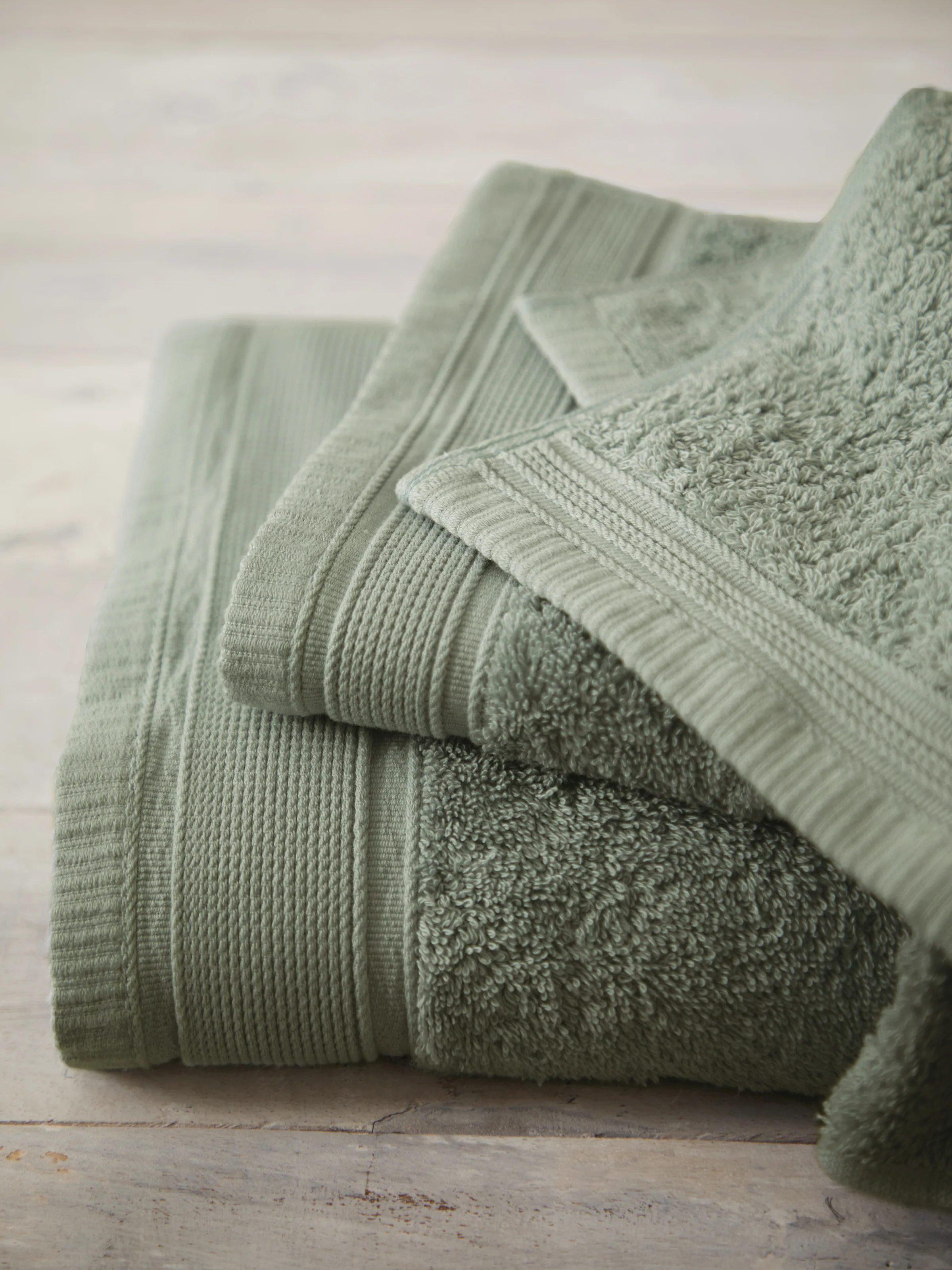 Oasis Hand Towel in Fern - Image 3