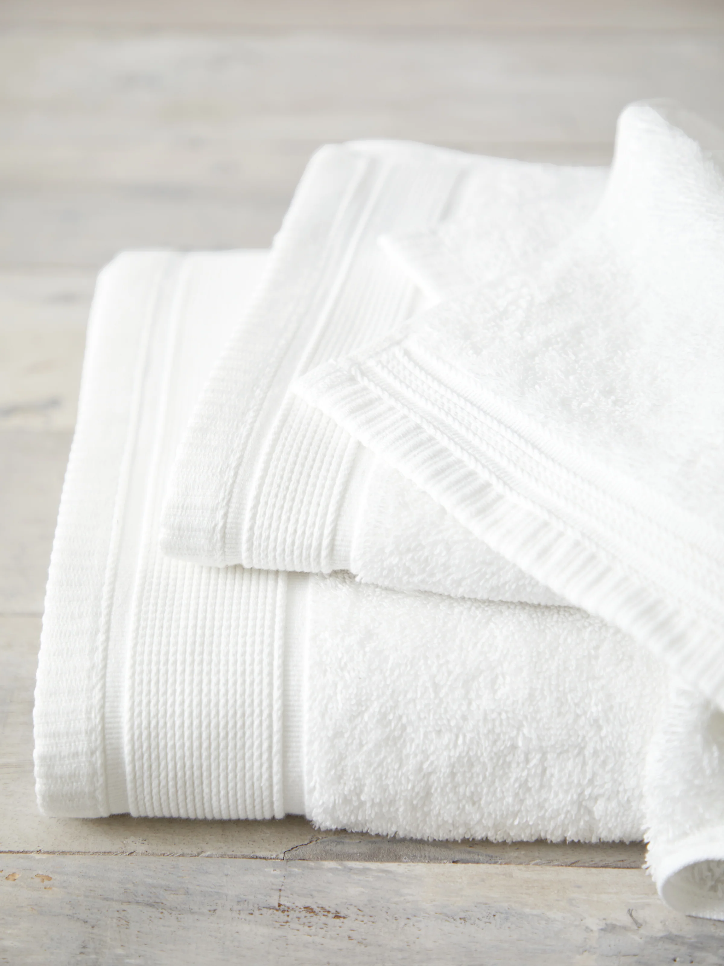 Oasis Hand Towel in White - Image 3