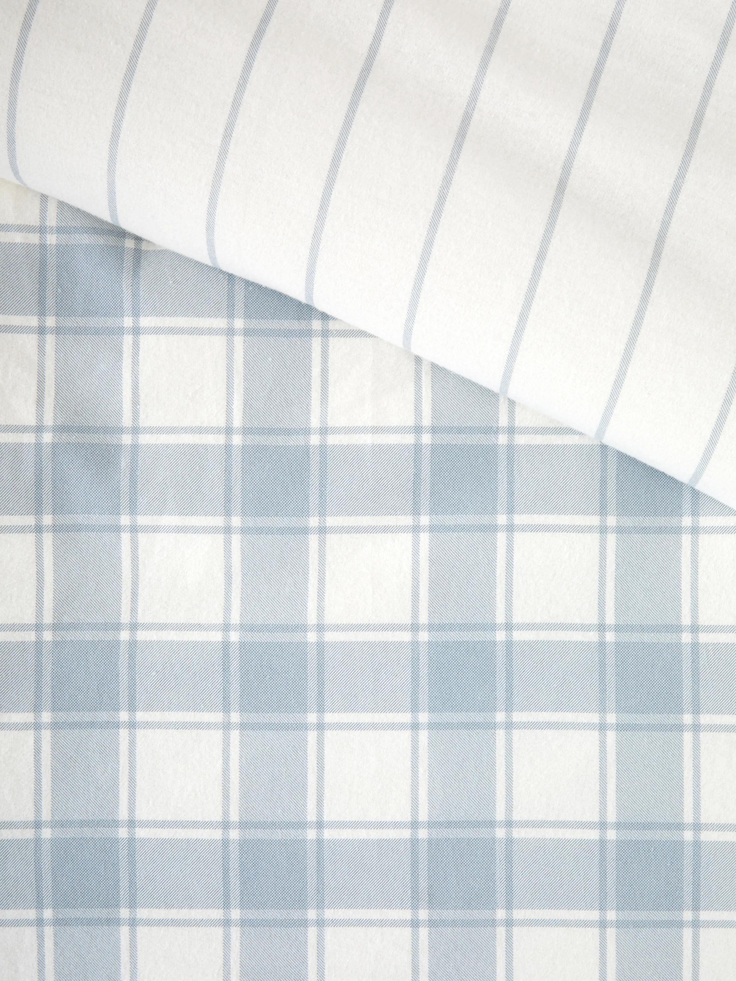 Pinnacle Flannel Reversible Duvet Cover Set in Blue - Image 4