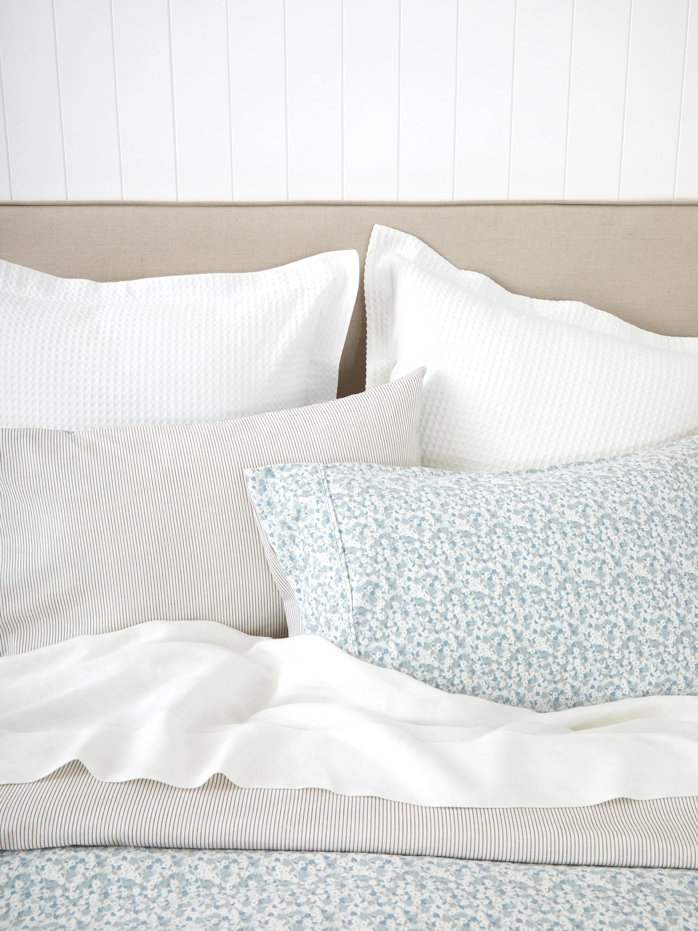 Pinnacle Flannel Reversible Duvet Cover Set in Floral - Image 2