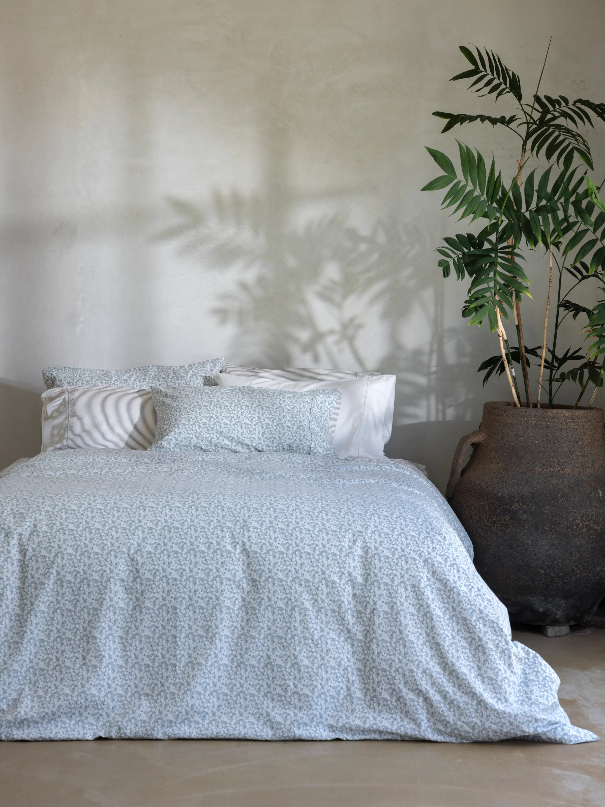 Pinnacle Flannel Reversible Duvet Cover Set in Floral - Image 5