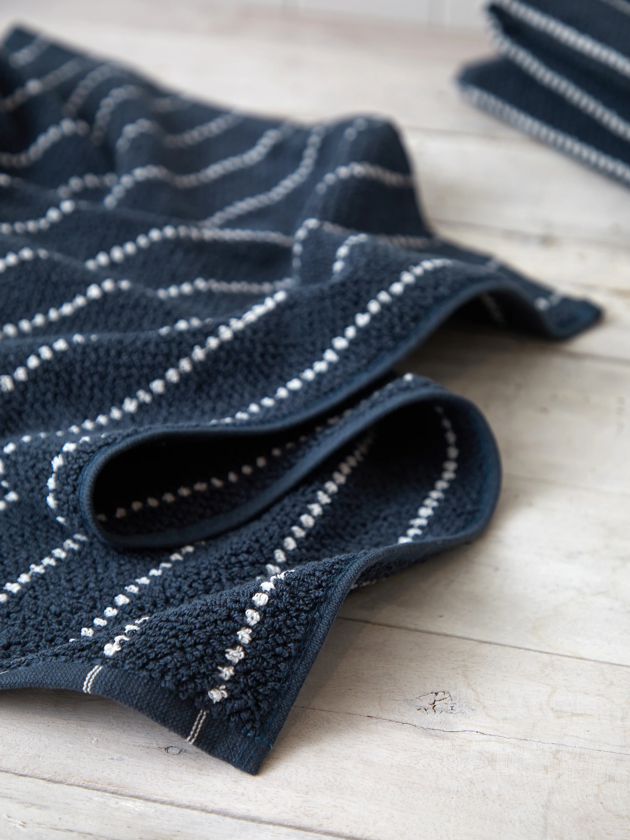 Villa Towel Set in Navy - Image 3