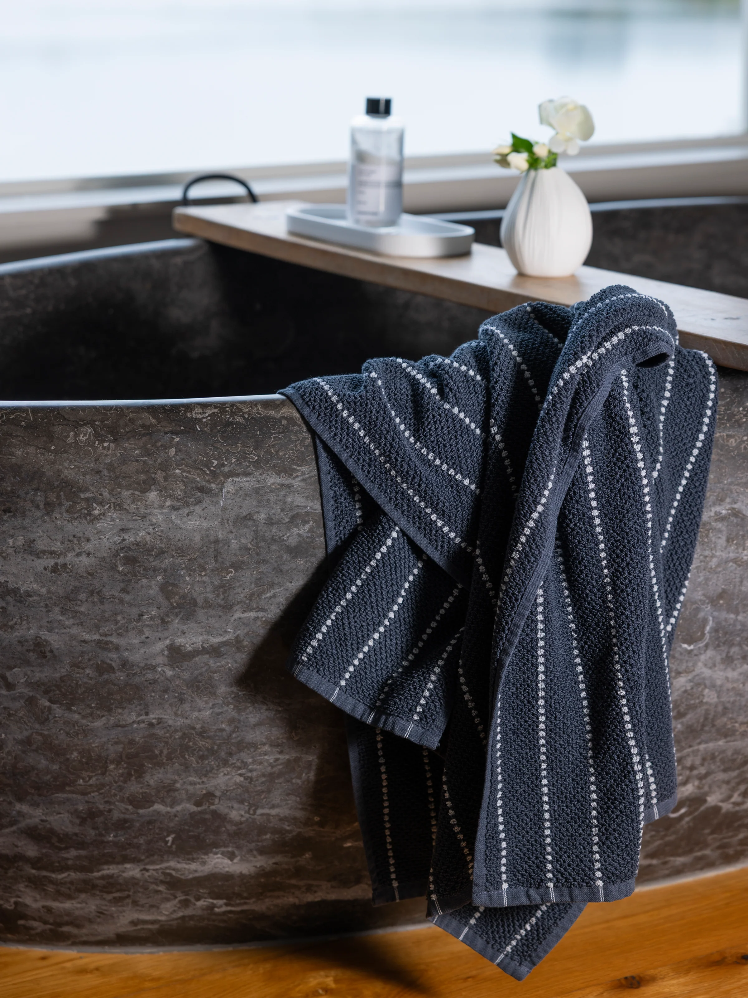 Villa Towel Set in Navy - Image 4