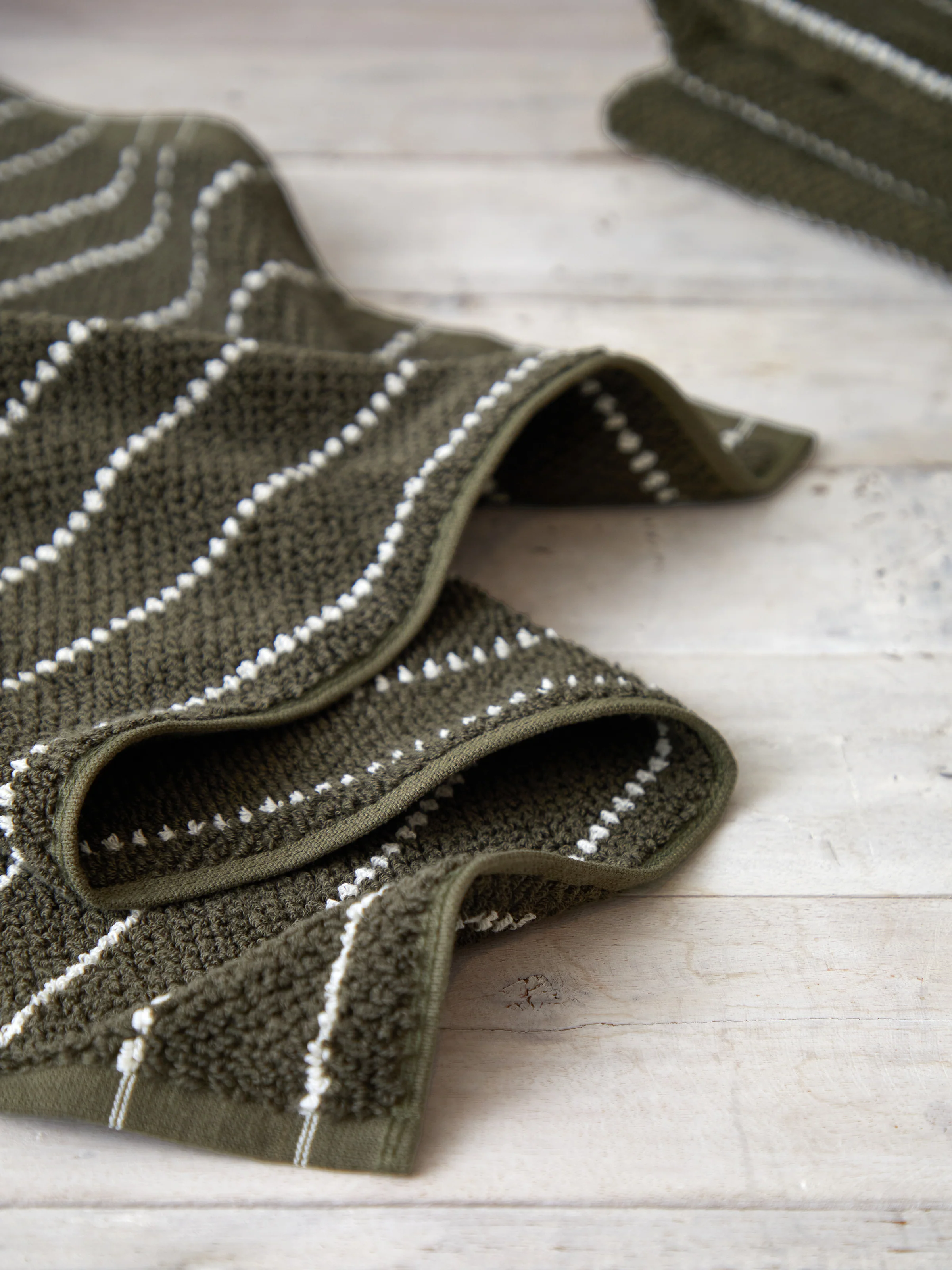 Villa Towel Set in Olive - Image 3